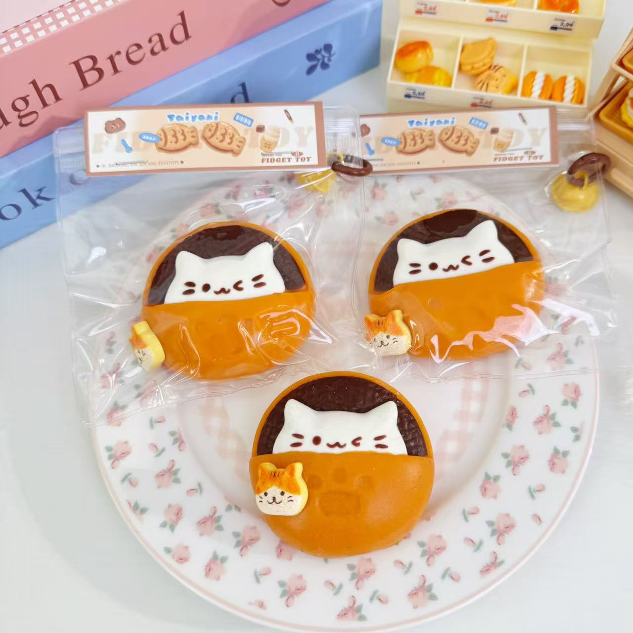 Dorayaki Kitten ，ねんねる，押して潰せるおもちゃ，high-quality handmade product. Not a food item.  A perfect gift.ストレス解消おもちゃ.
