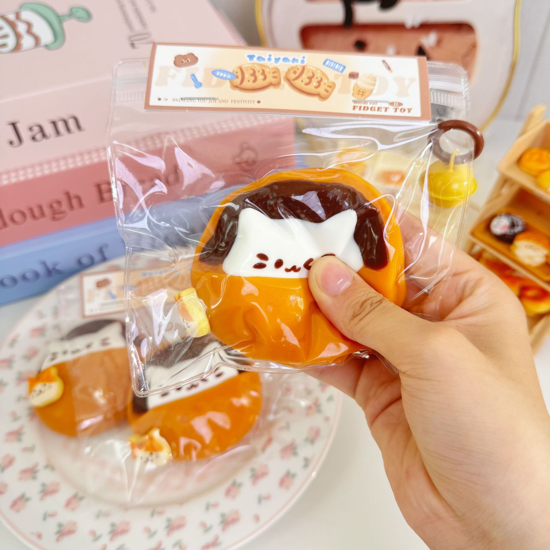 Dorayaki Kitten ，ねんねる，押して潰せるおもちゃ，high-quality handmade product. Not a food item.  A perfect gift.ストレス解消おもちゃ.
