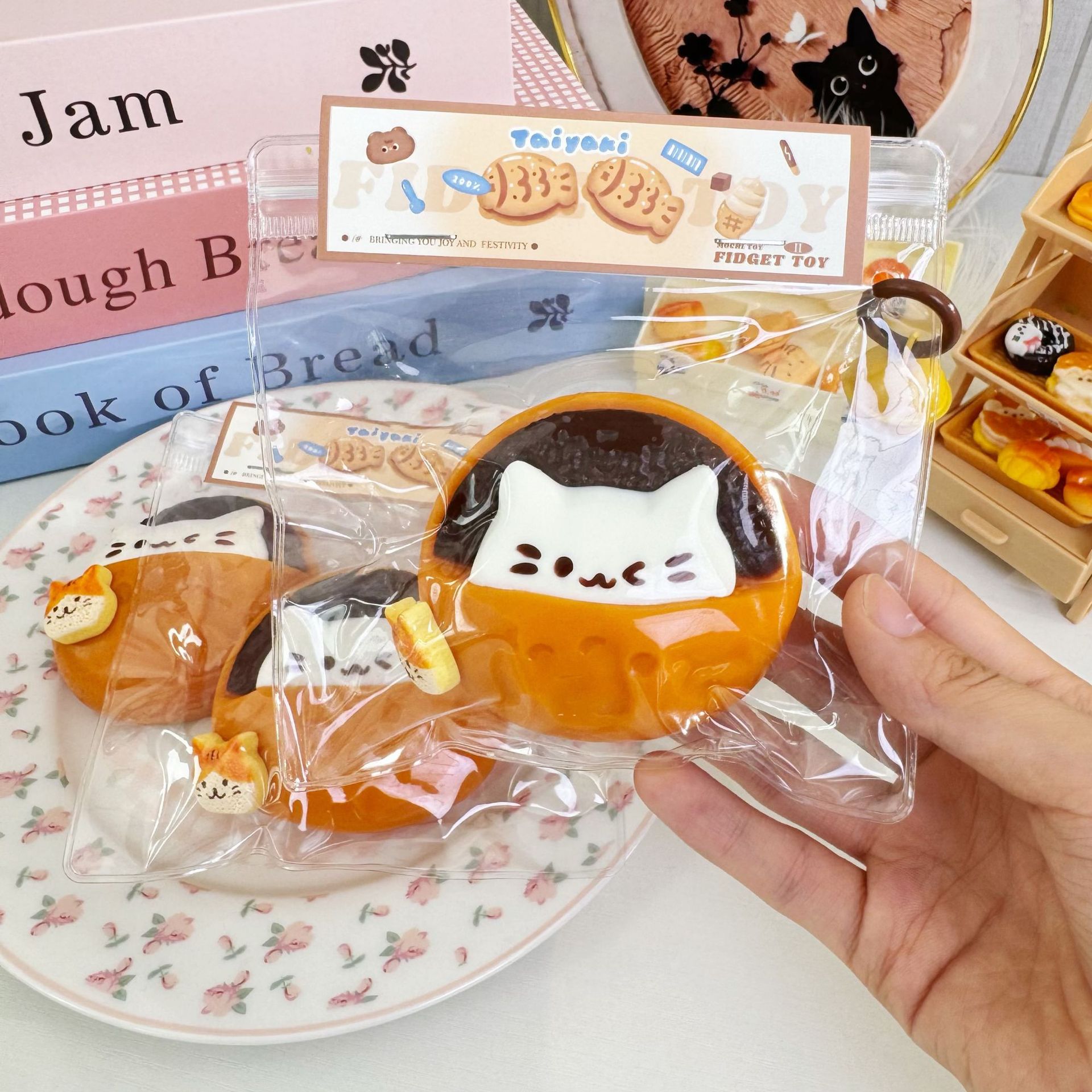 Dorayaki Kitten ，ねんねる，押して潰せるおもちゃ，high-quality handmade product. Not a food item.  A perfect gift.ストレス解消おもちゃ.