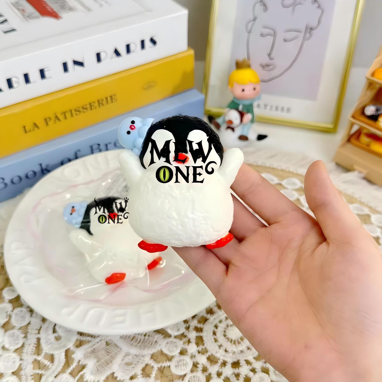 【泥っぽい感じ】Baby Penguin，ねんねる，押して潰せるおもちゃ，ストレス解消おもちゃ，食べられません.Squishy，Stress Relief Toy，high-quality handmade product. Not a food item.  A perfect gift.