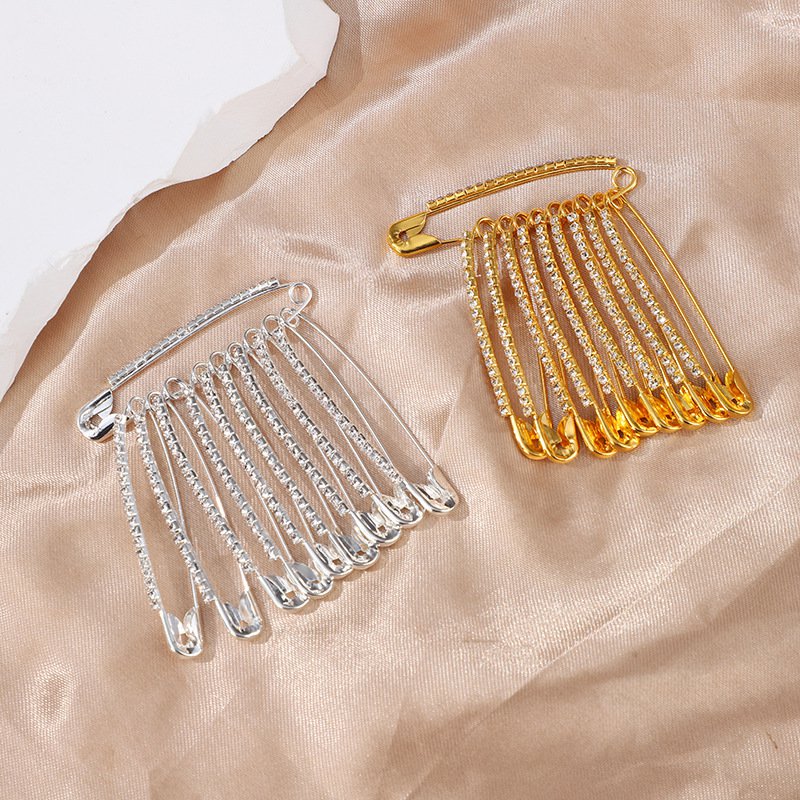 [Fashionable and safe] Simple and advanced rhinestone pin