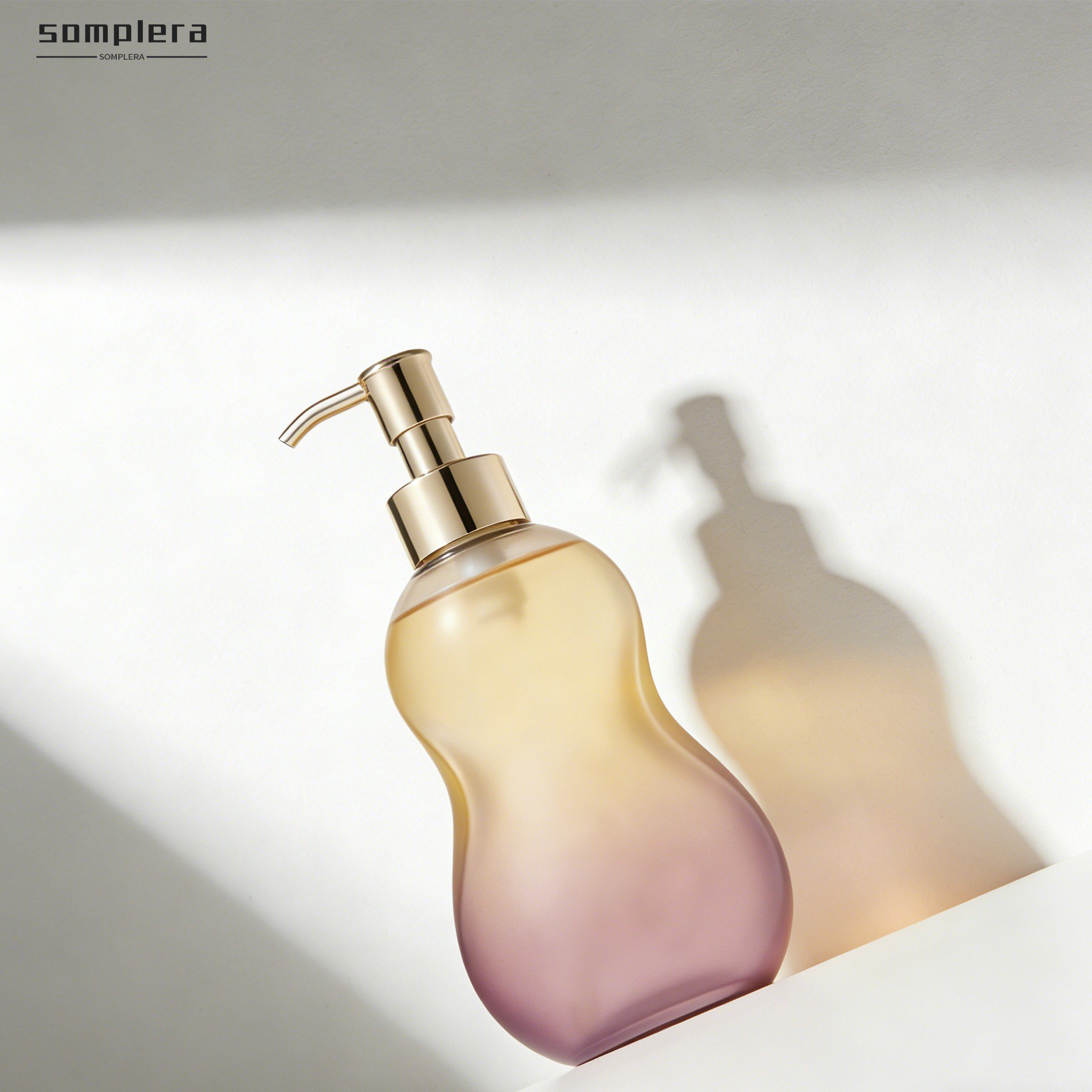 卸妝水瓶身細節展示