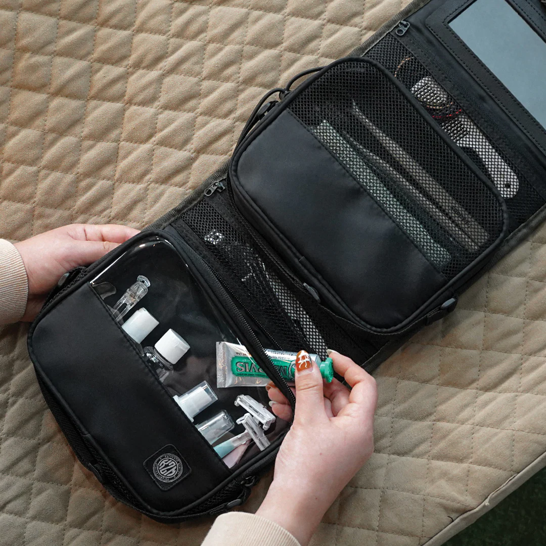KZM Field Family Wash Bag – Multi-Function Travel Toiletry Organizer (SKU: K23T3B11)