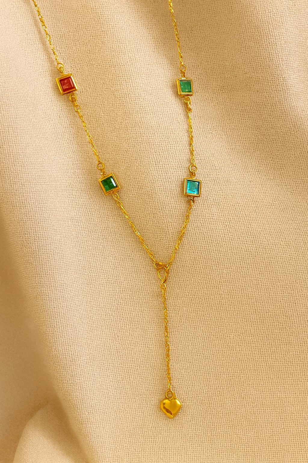 أناقة مبهرة - قلادة إليزابيث من الذهب عيار 18 قيراطًا