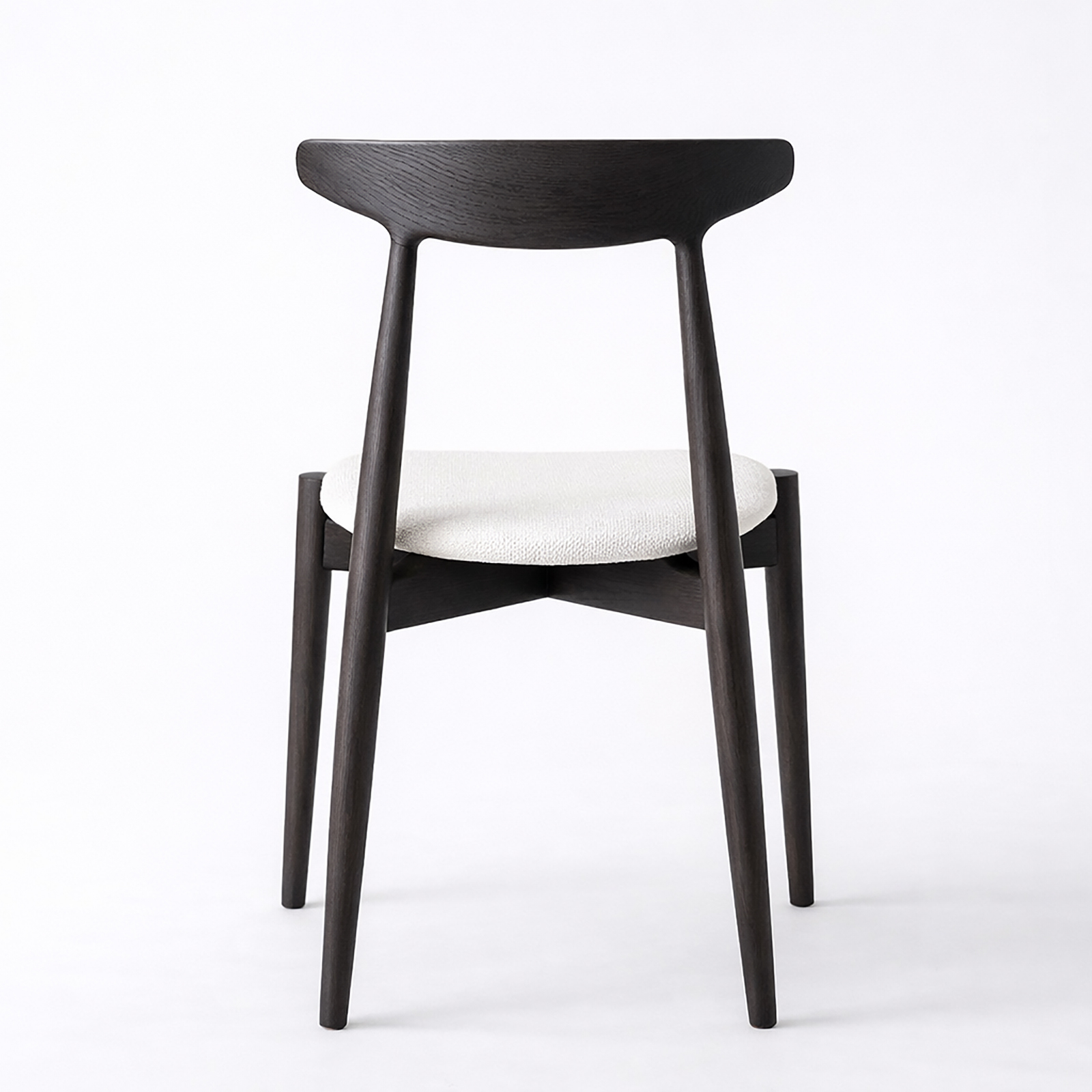黒色アッシュウッドシュケチェア 柔らかいクッション付き | 北欧風ダイニングチェア