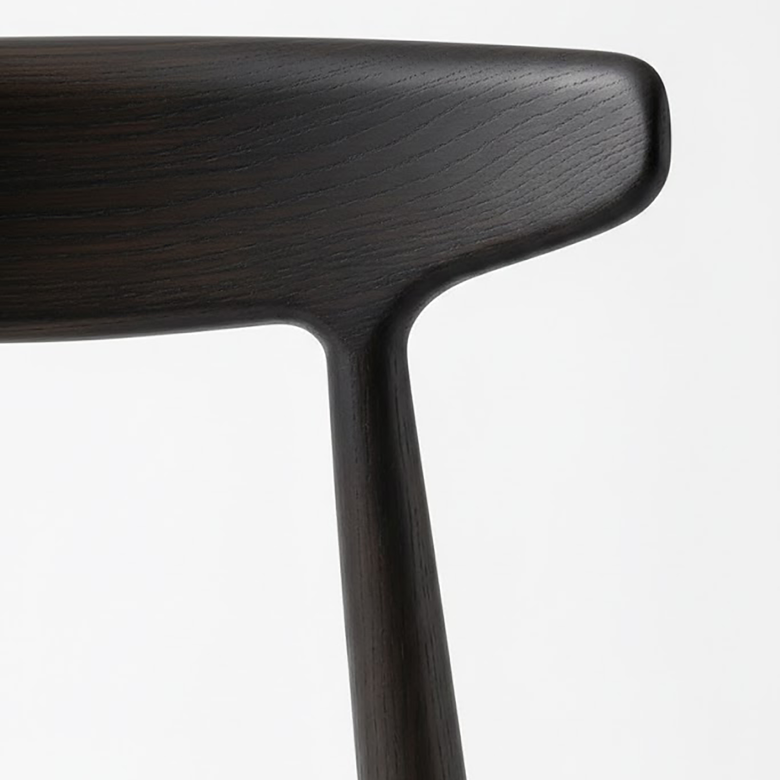 黒色アッシュウッドシュケチェア 柔らかいクッション付き | 北欧風ダイニングチェア