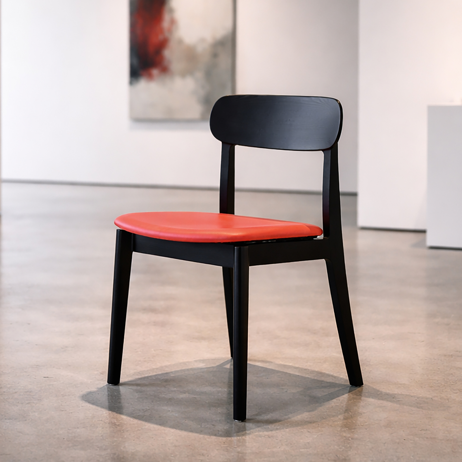 無垢材ダイニングチェア（アッシュ材・本革風クッション）