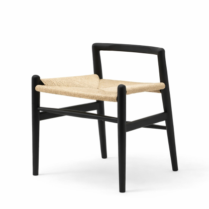 無垢のアッシュ材と手編みの座面が、毎日の暮らしをやさしく支えるチェア