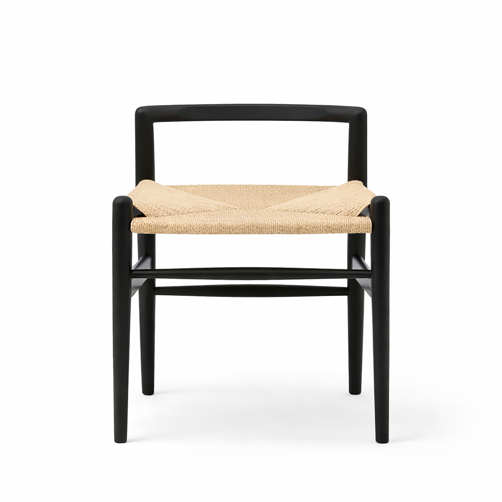 無垢のアッシュ材と手編みの座面が、毎日の暮らしをやさしく支えるチェア