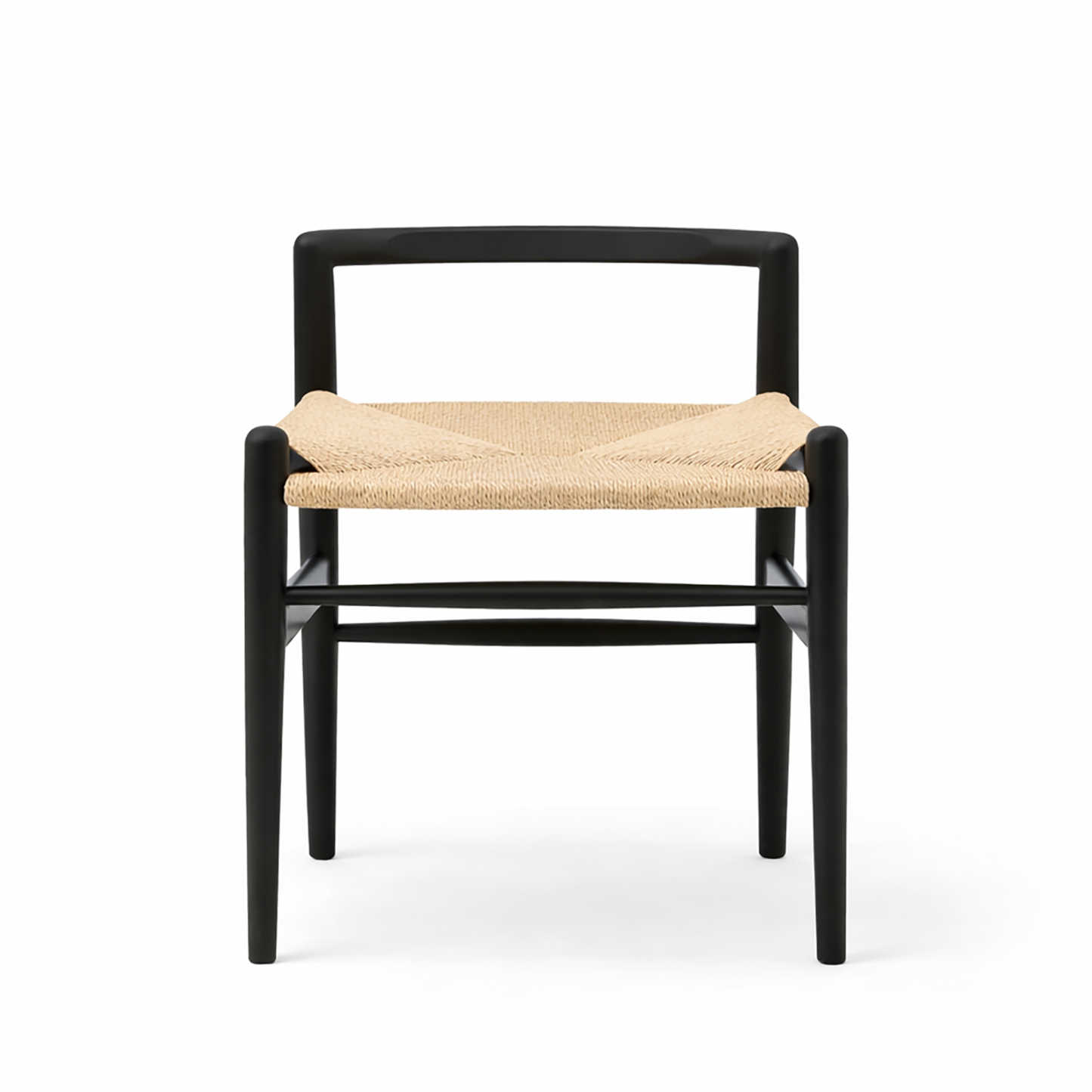 無垢のアッシュ材と手編みの座面が、毎日の暮らしをやさしく支えるチェア