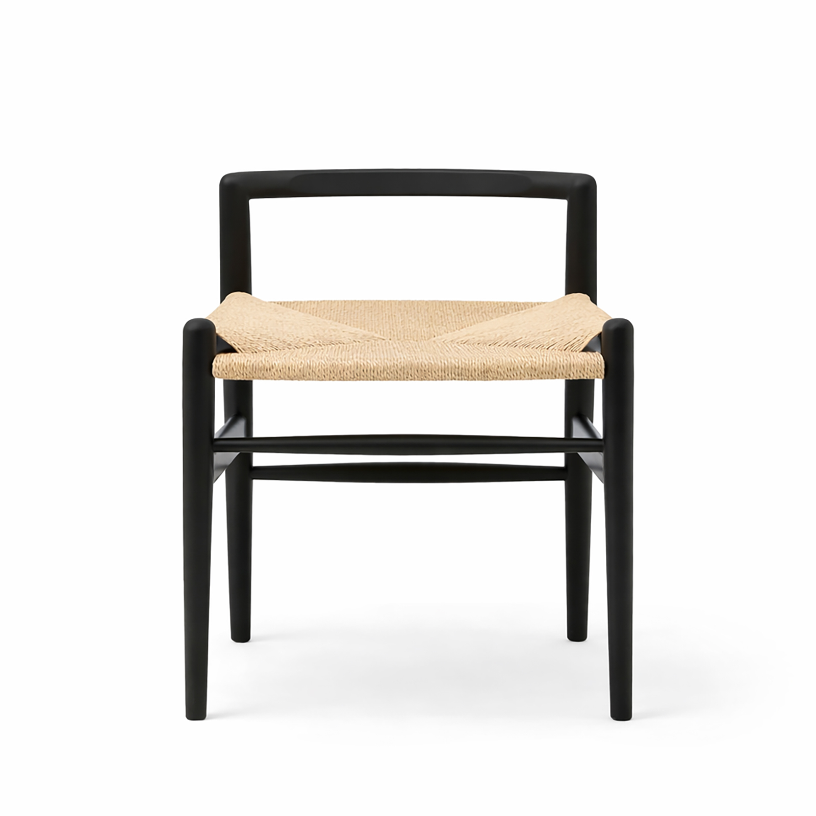 無垢のアッシュ材と手編みの座面が、毎日の暮らしをやさしく支えるチェア