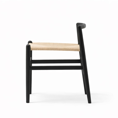 無垢のアッシュ材と手編みの座面が、毎日の暮らしをやさしく支えるチェア