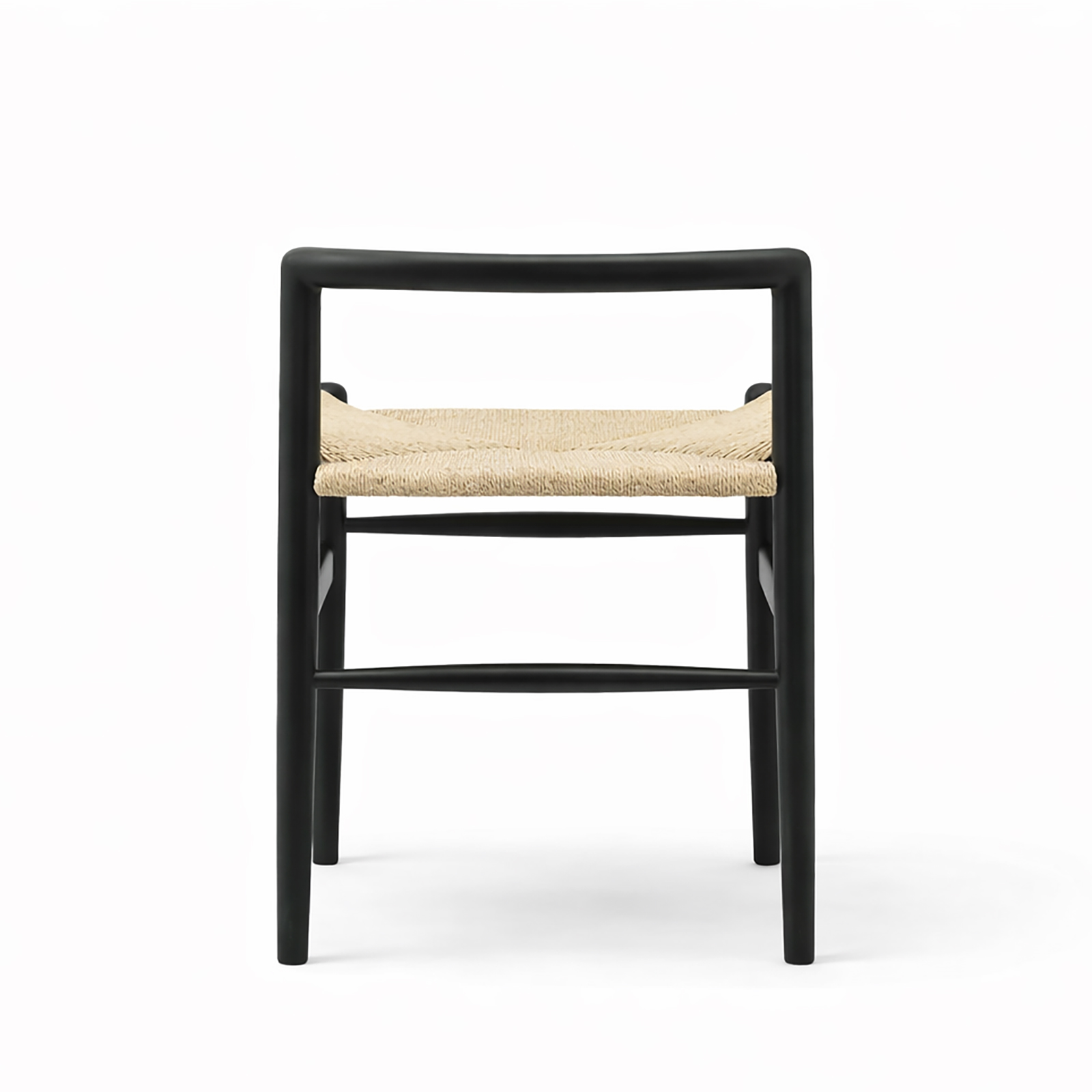 無垢のアッシュ材と手編みの座面が、毎日の暮らしをやさしく支えるチェア