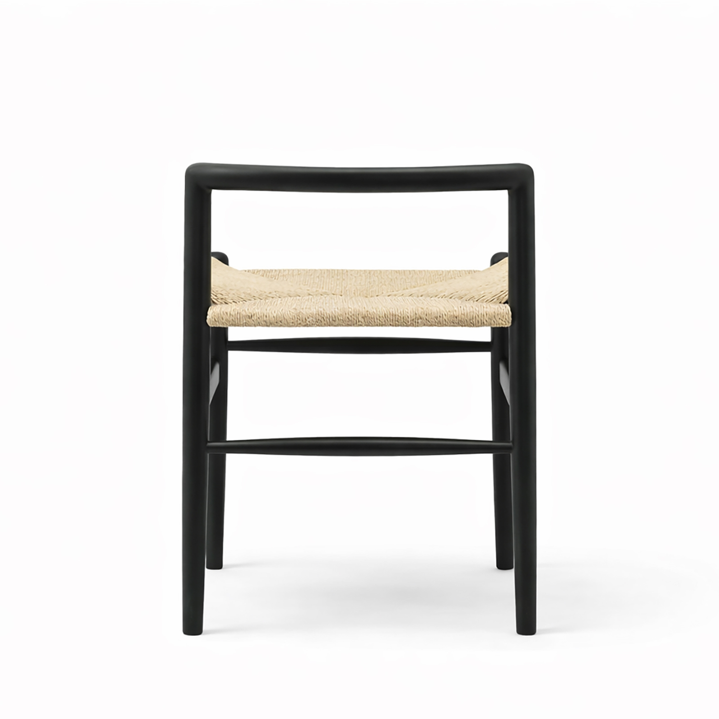 無垢のアッシュ材と手編みの座面が、毎日の暮らしをやさしく支えるチェア