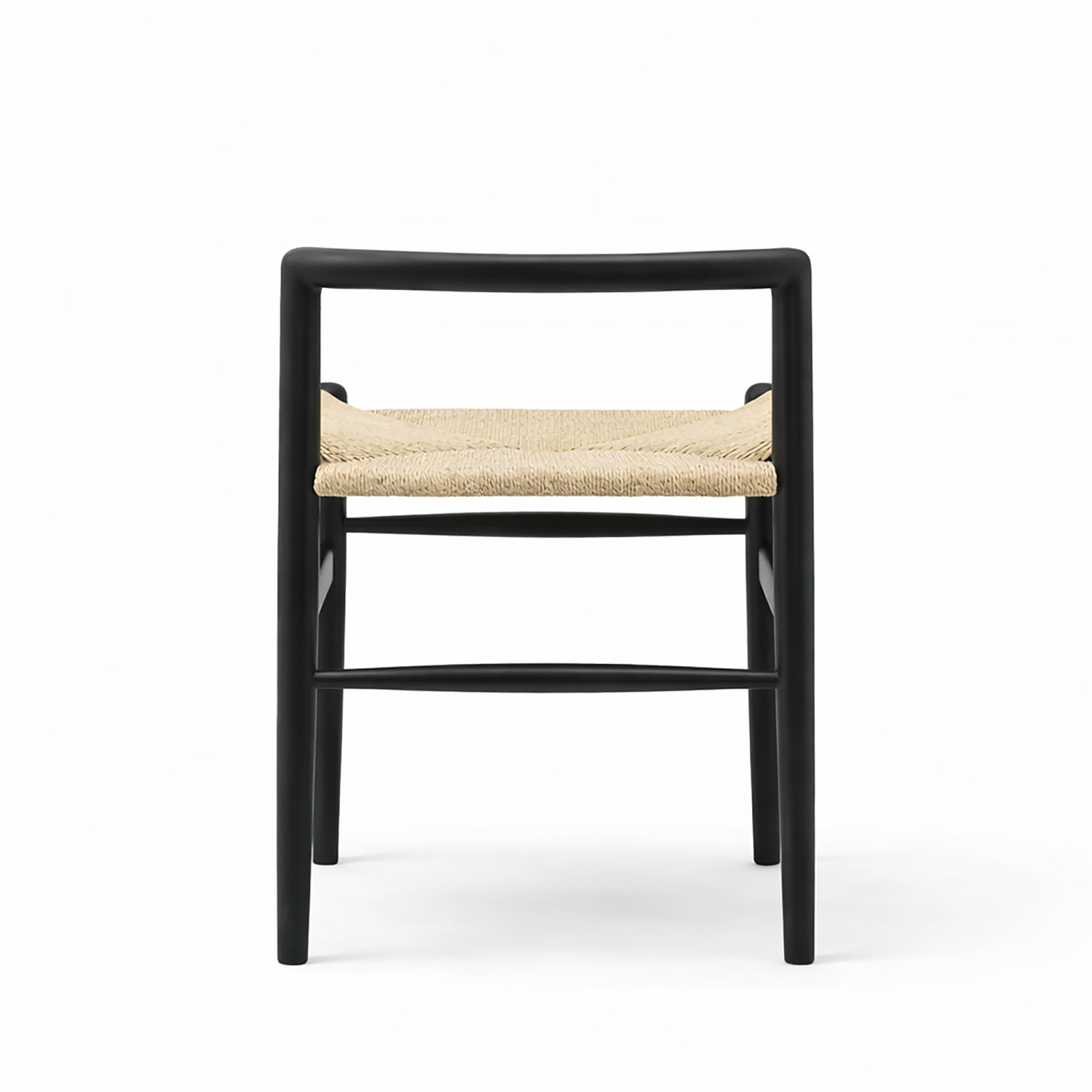 無垢のアッシュ材と手編みの座面が、毎日の暮らしをやさしく支えるチェア