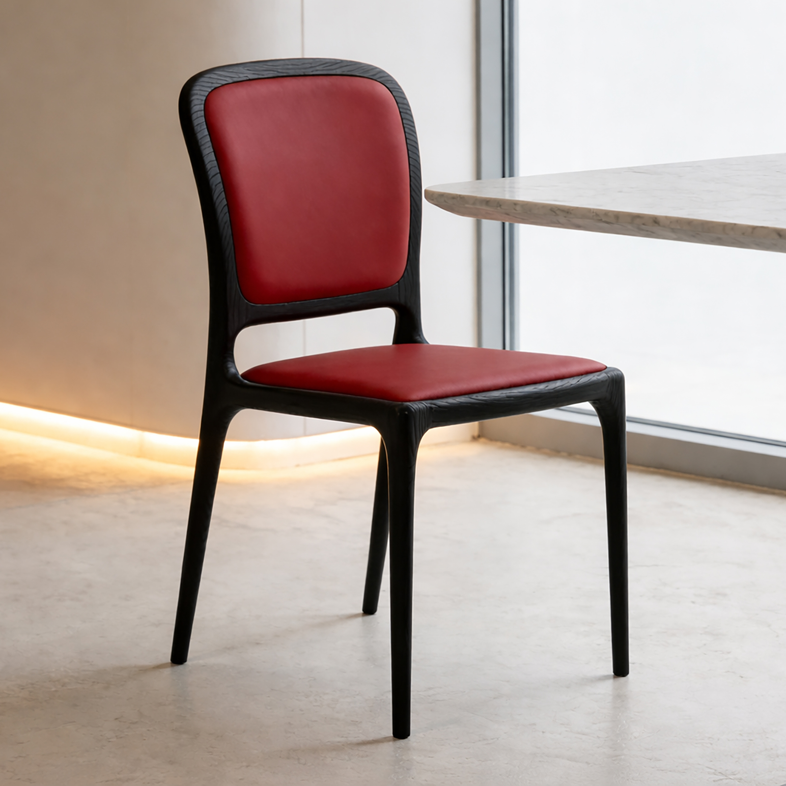 アッシュ無垢材 高級ダイニングチェア ブラックマット塗装 上質クッション仕様