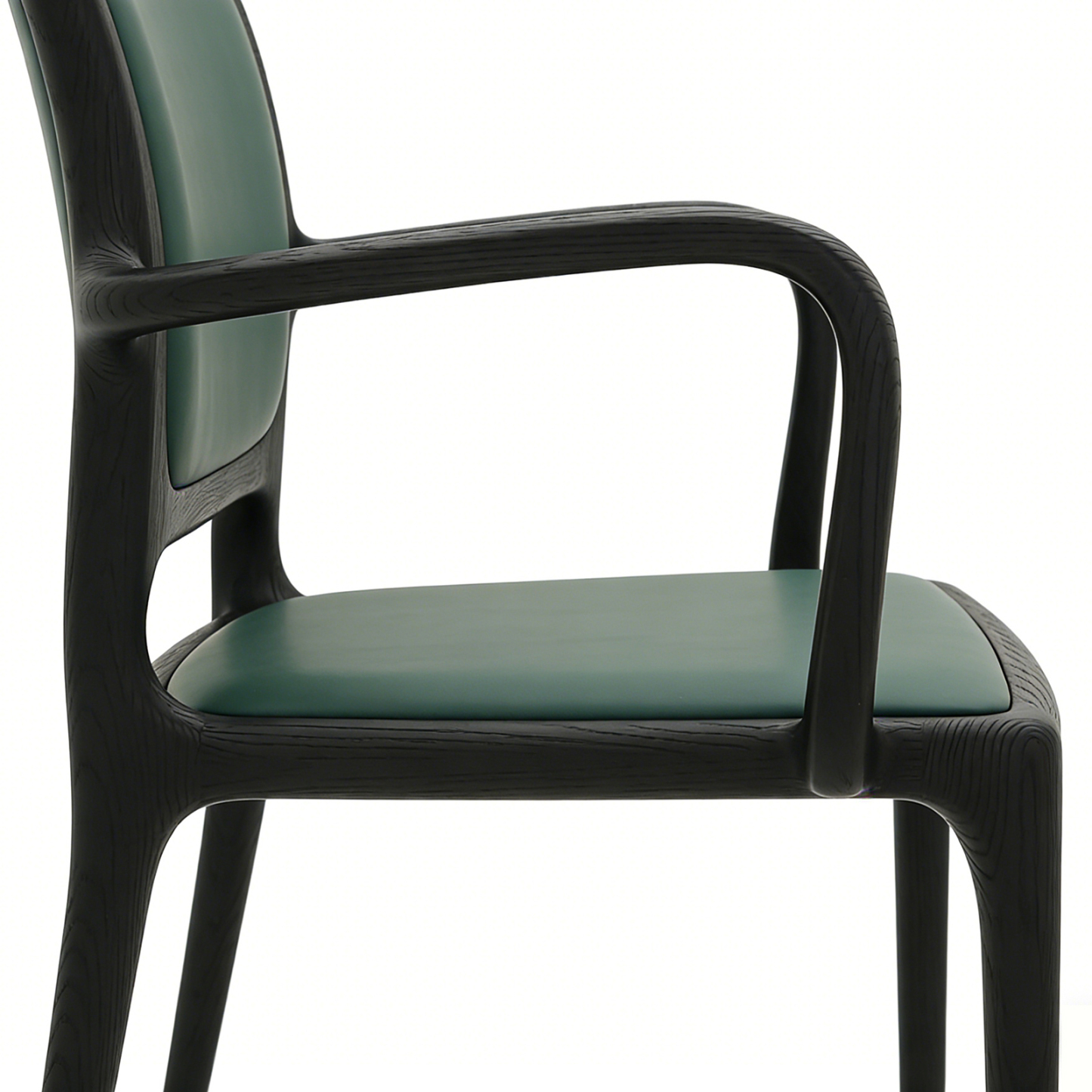 ブラックアッシュ無垢材 アームチェア｜マットブラック仕上げ・クッション座面・上質なデザインチェア