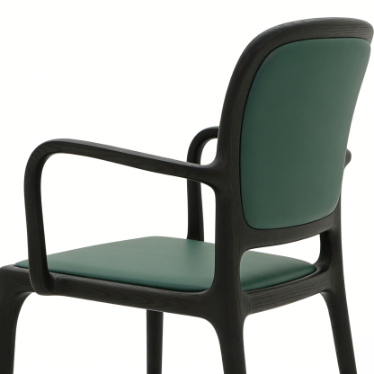 ブラックアッシュ無垢材 アームチェア｜マットブラック仕上げ・クッション座面・上質なデザインチェア