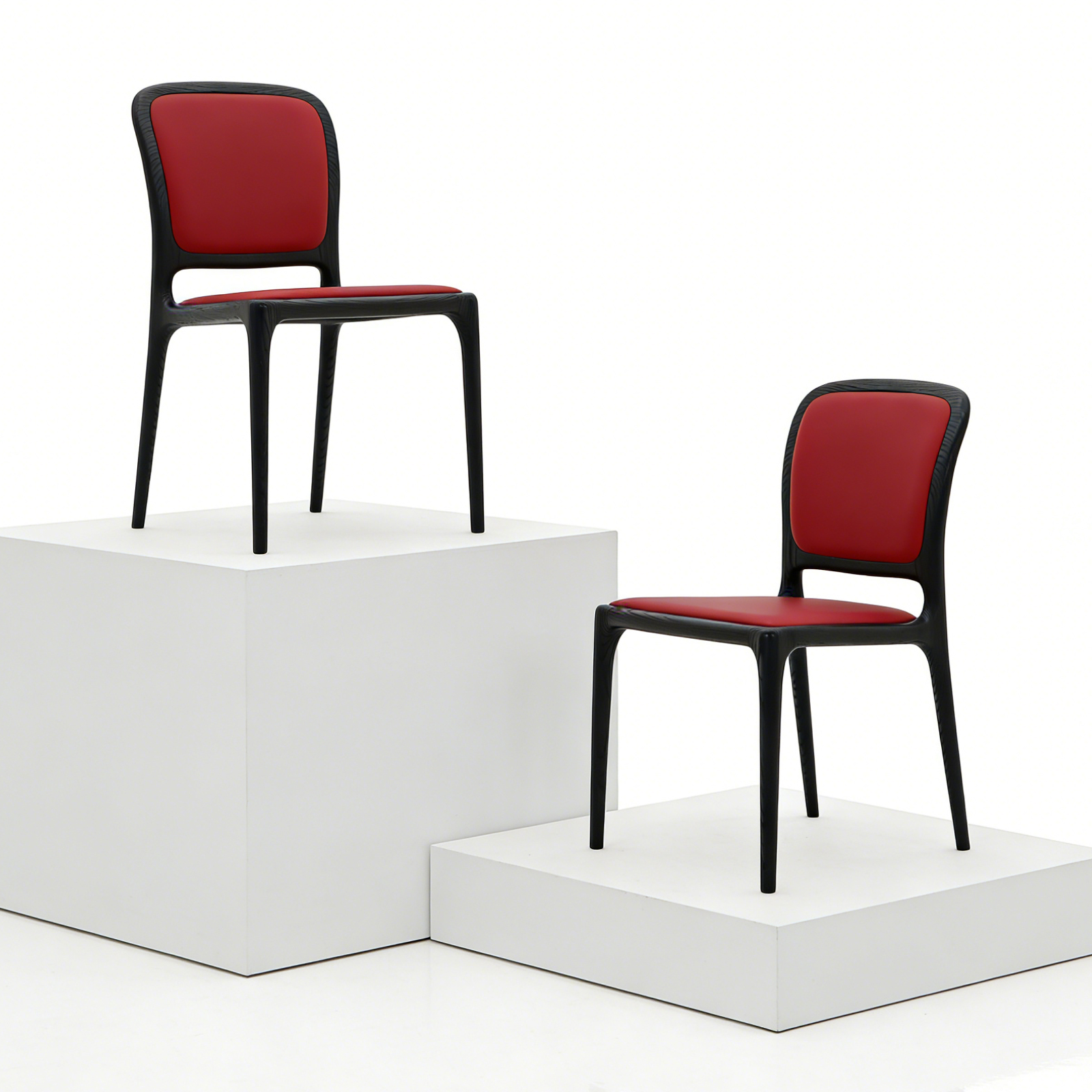 アッシュ無垢材 高級ダイニングチェア ブラックマット塗装 上質クッション仕様