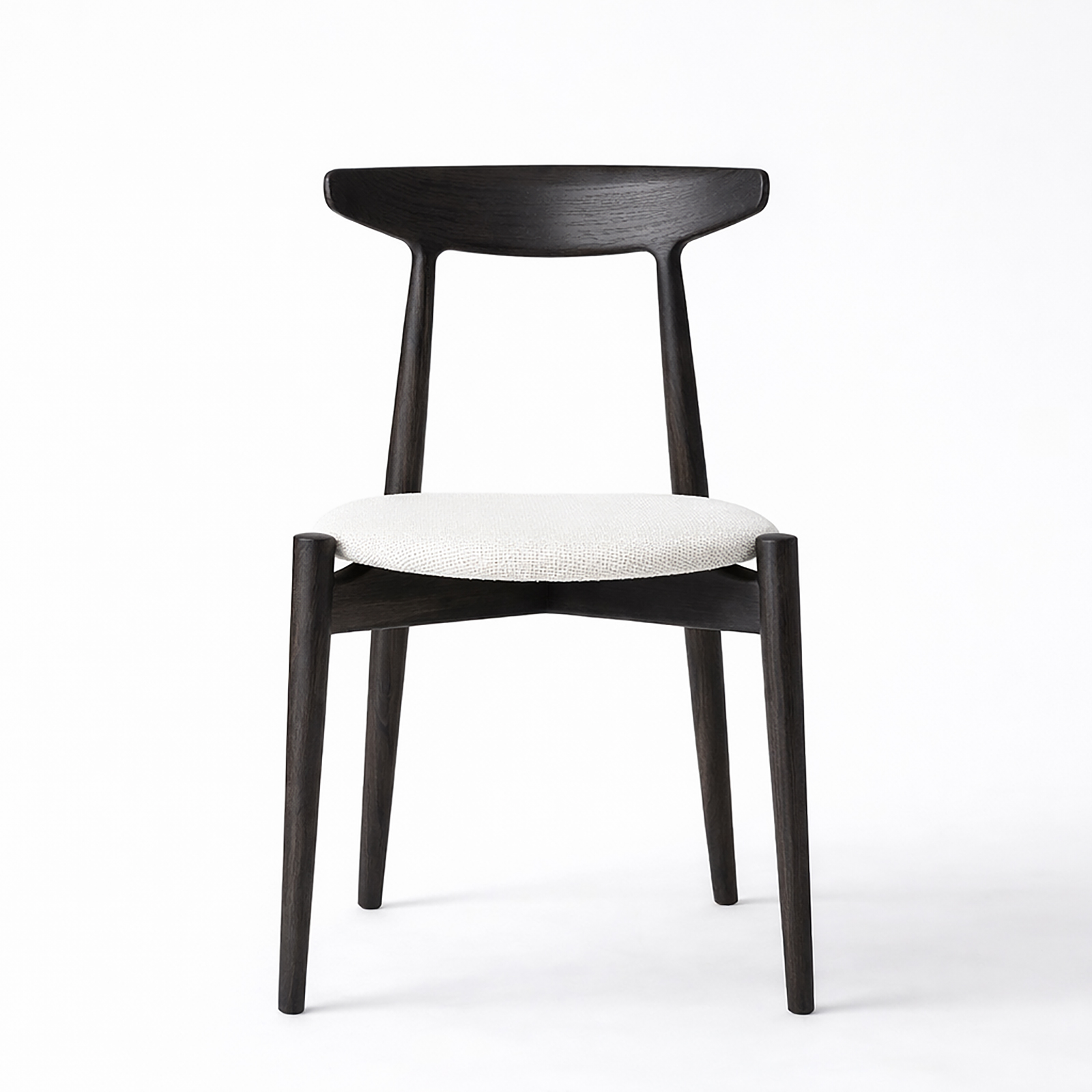 黒色アッシュウッドシュケチェア 柔らかいクッション付き | 北欧風ダイニングチェア