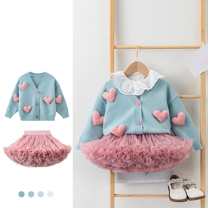 طقم قطعتين من التريكو بتصميم وردة بأكمام طويلة متوسطة الطول - image 1