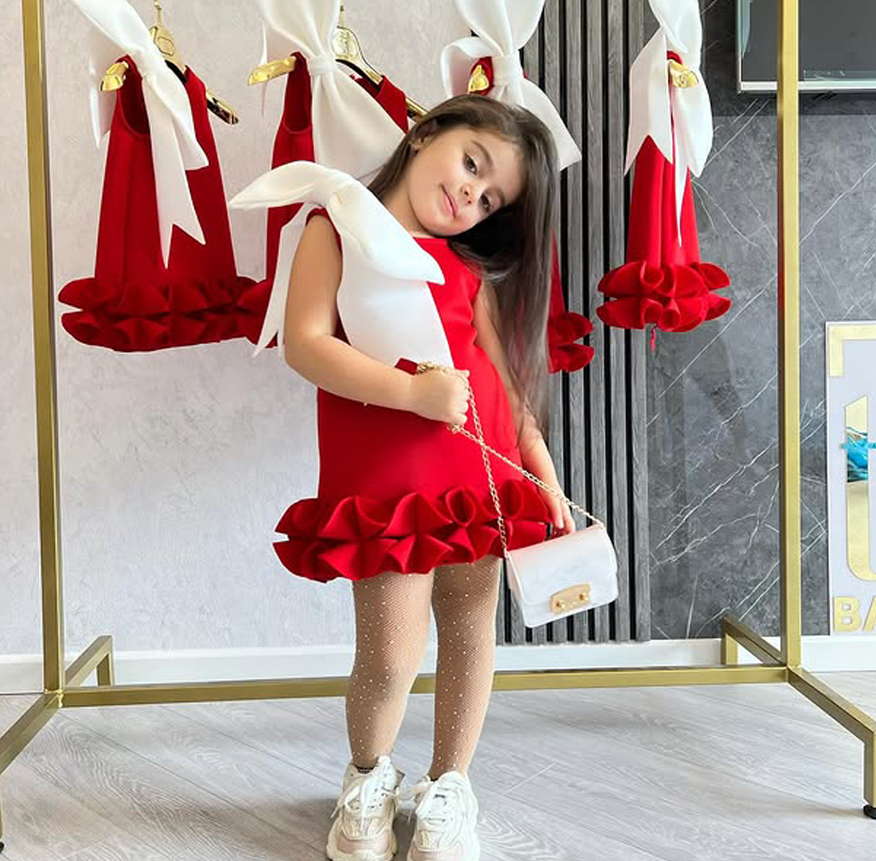 فساتين ميدي بدون أكمام مزينة بفيونكة من نسيج سكوبا - image 8