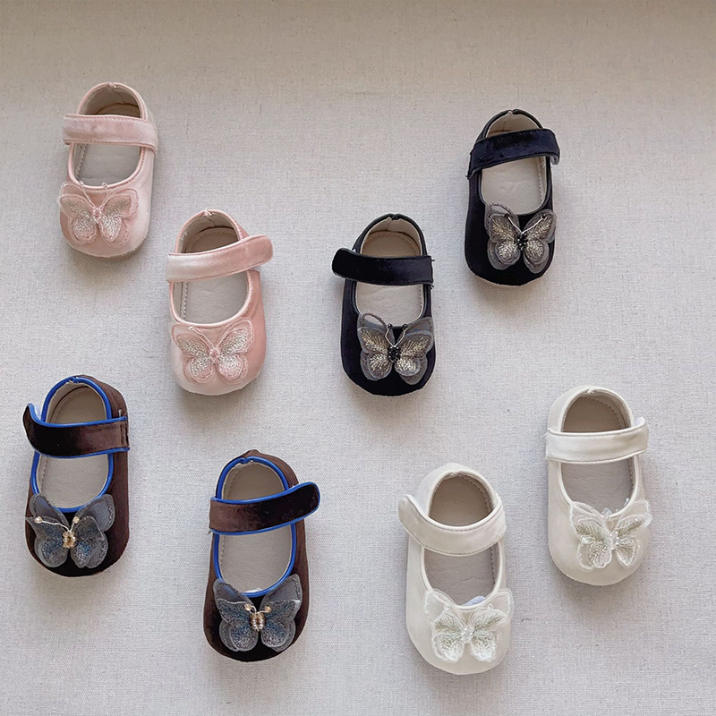 حذاء باليه مسطح ذو مقدمة مستديرة بتصميم فراشة صلبة - image 3