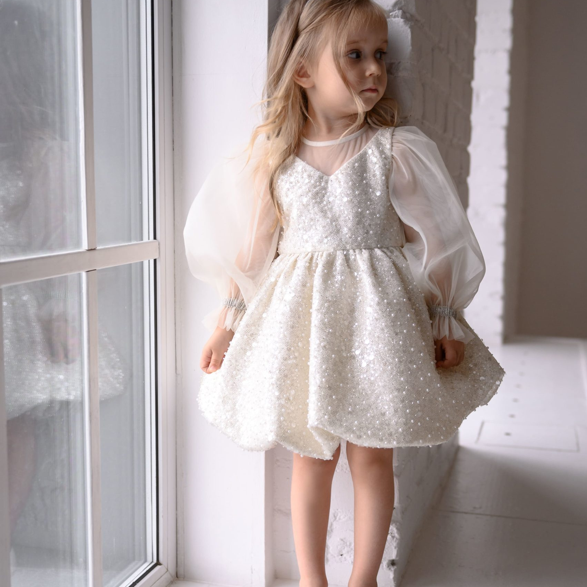 فساتين ميدي بأكمام طويلة مزينة بفيونكة لامعة - image 2