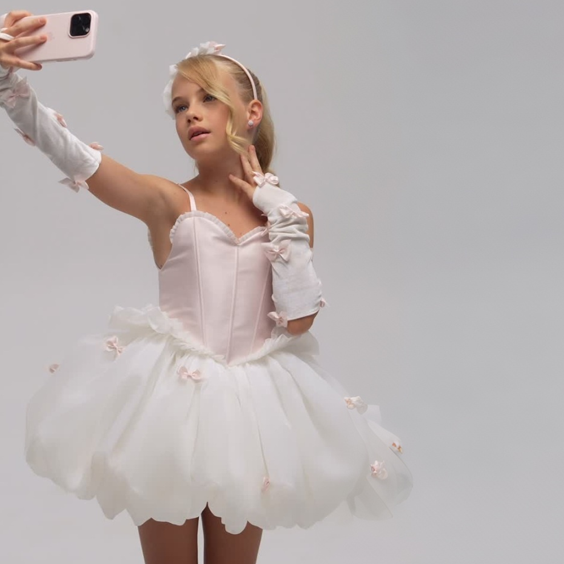 فساتين قصيرة بدون أكمام مزينة بفيونكة من الساتان، بدون قفازات - أبيض - 8 سنوات - image 1