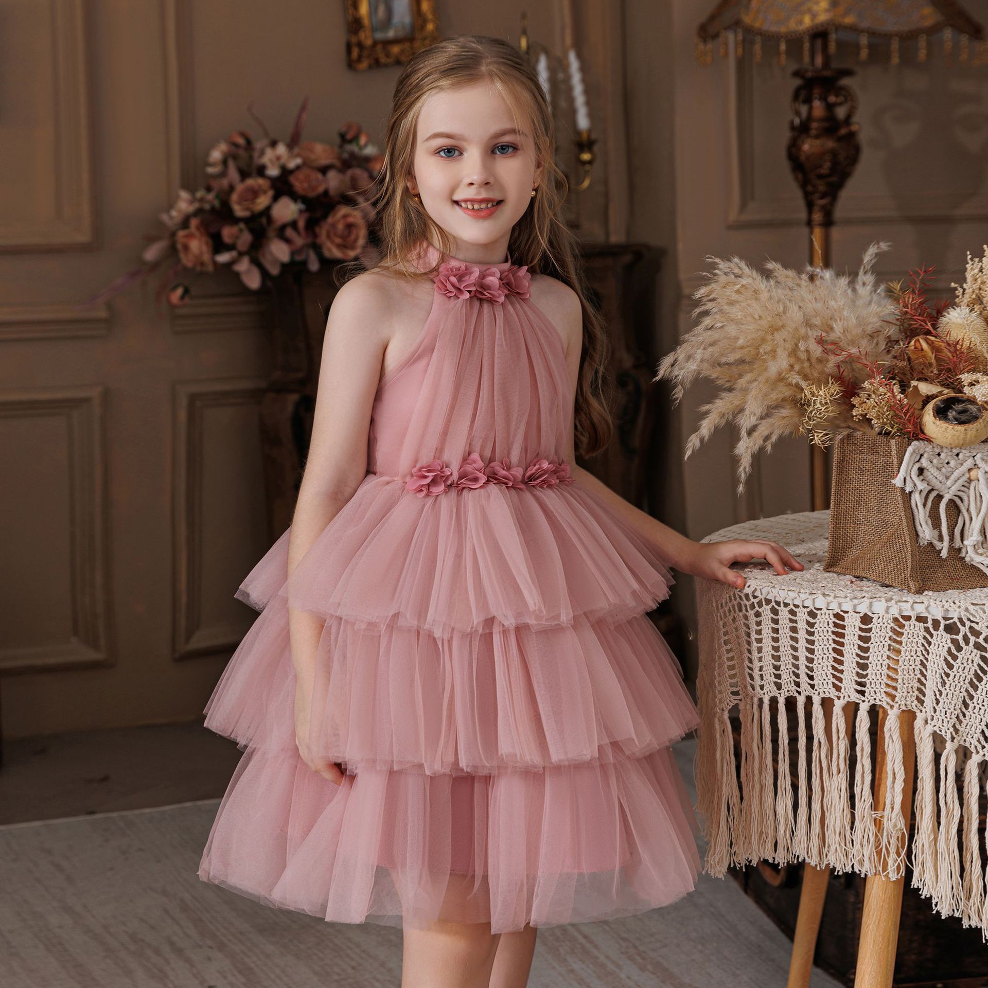 فساتين ميدي بدون أكمام مزينة بوردة شبكية - image 2