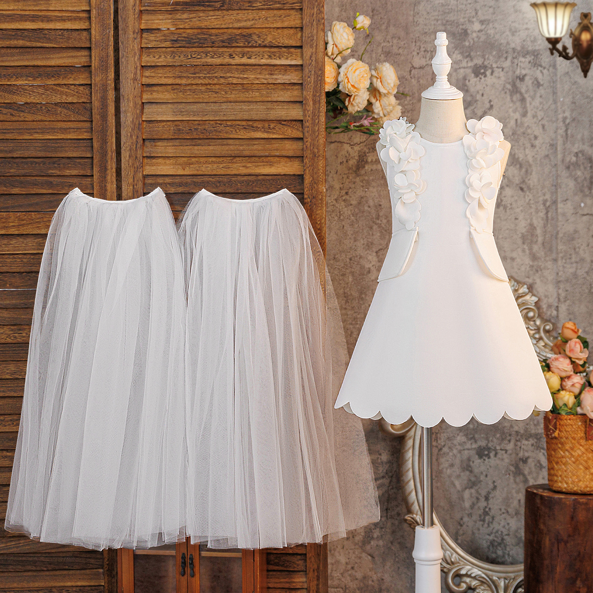 فساتين ماكسي بدون أكمام بفتحة جانبية من قماش شبكي - image 2