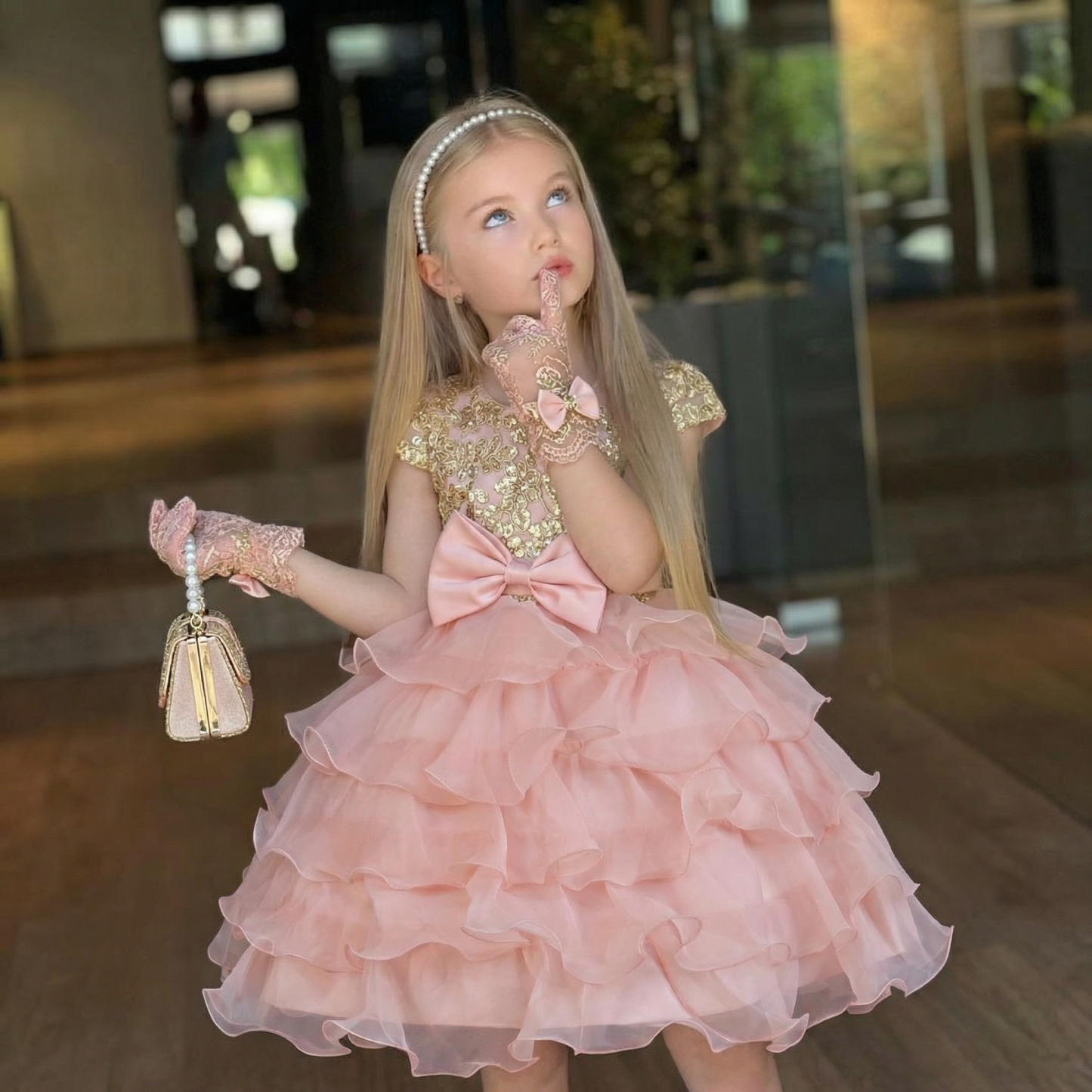 فساتين ميدي من الأورجانزا بأكمام قصيرة وربطة عنق مفتوحة من الأمام - image 1