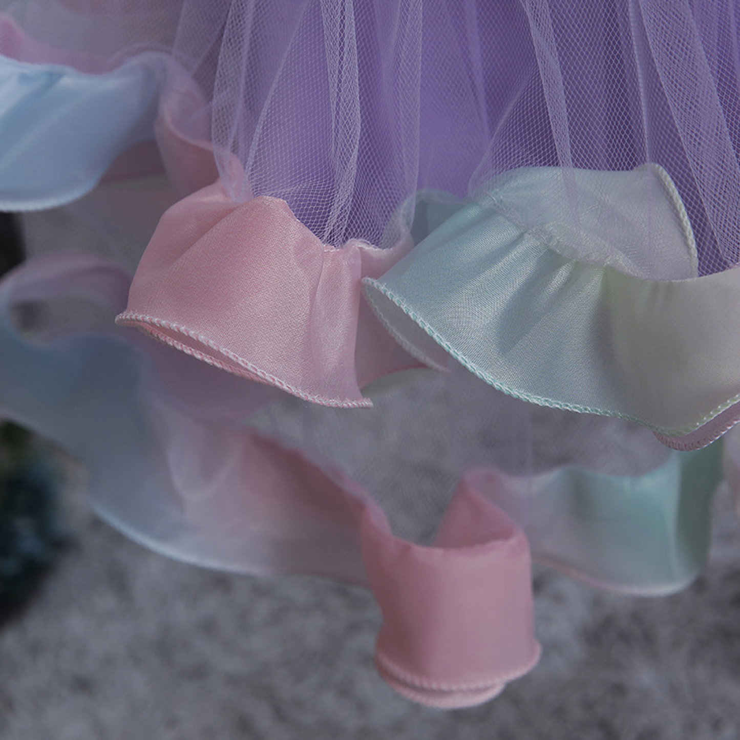 فساتين ميدي بدون أكمام مزينة بوردة شبكية لعيد الفصح - image 23