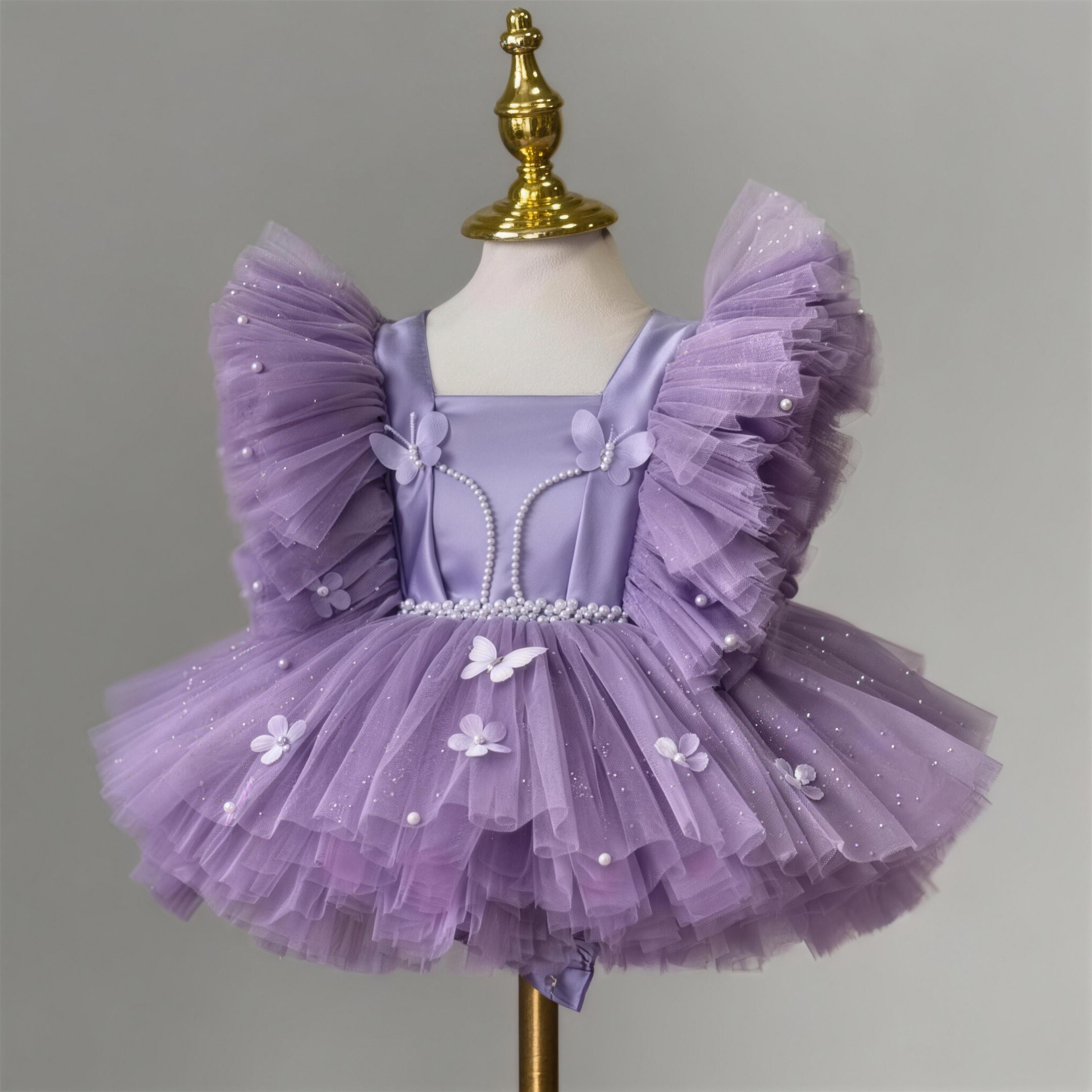 فساتين قصيرة بدون أكمام من قماش شبكي مزين باللؤلؤ والزهور - image 2