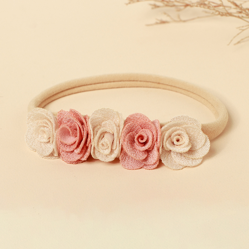 إكسسوارات شعر مزينة بوردة صلبة - زهور وردية وبيضاء - image 3