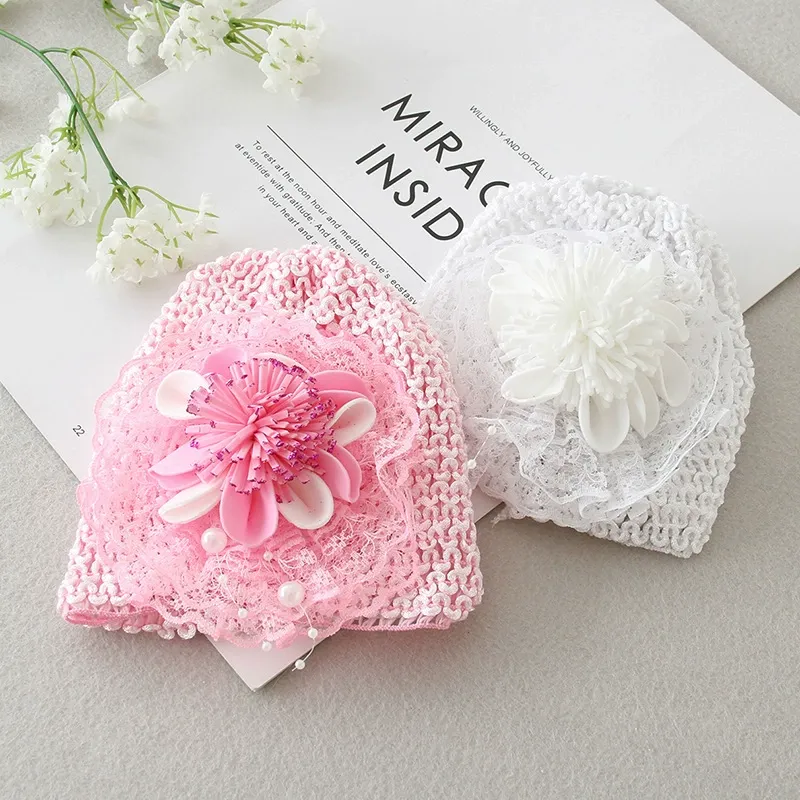 قبعة مزينة بشريط وردي صلب - image 1