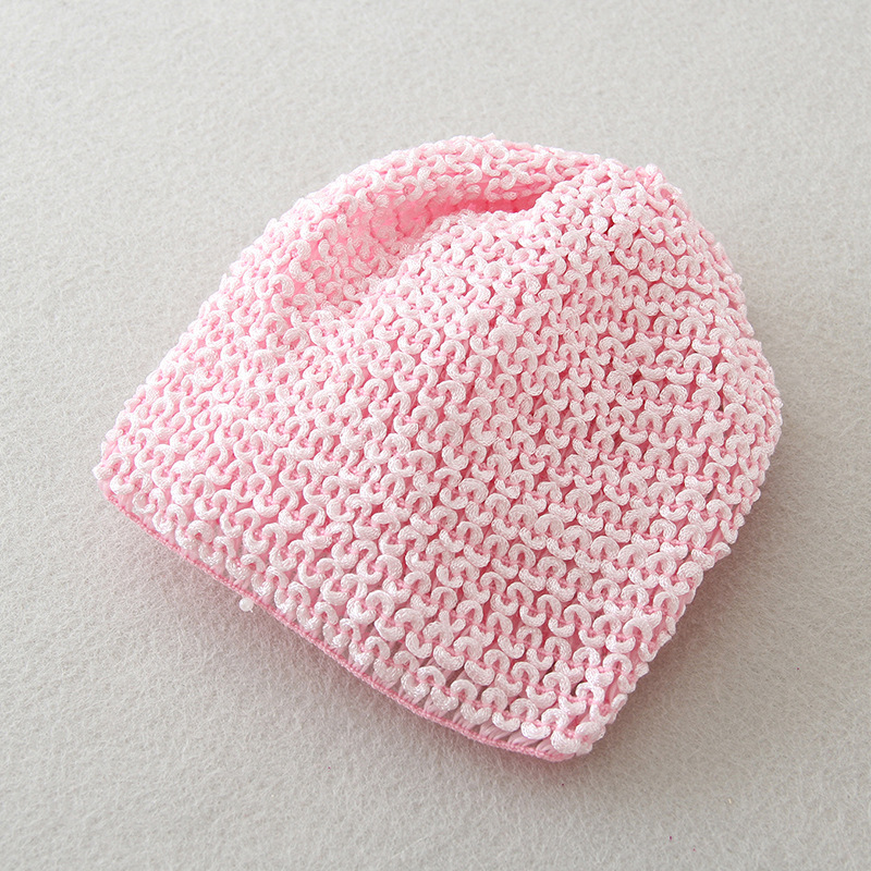 قبعة مزينة بشريط وردي صلب - image 3