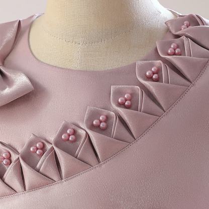 فساتين ماكسي بأكمام قصيرة مزينة بوردة من الساتان - image 4