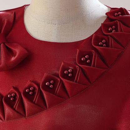 فساتين ماكسي بأكمام قصيرة مزينة بوردة من الساتان - image 24