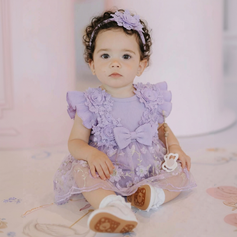 بدلة جسم متوسطة الطول بأكمام قصيرة مزينة بوردة مقسمة من القطن بنسبة 100% - image 1