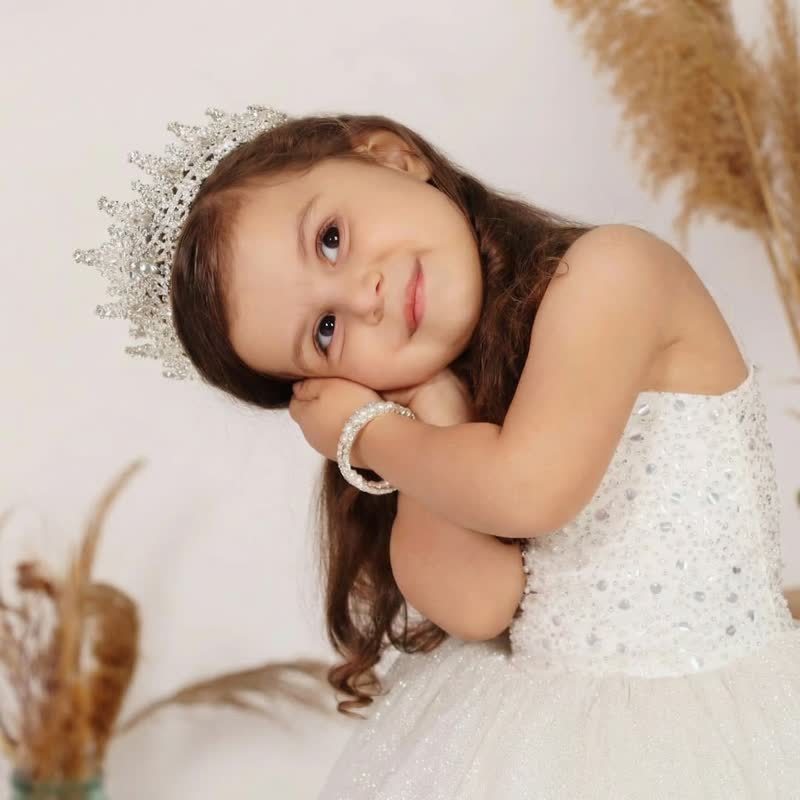 فساتين ماكسي بدون أكمام مزينة بالترتر والرباط - image 3