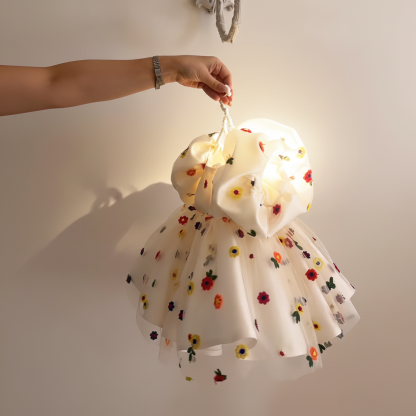 فساتين ميدي قصيرة الأكمام من الساتان المطرزة بالزهور - image 5