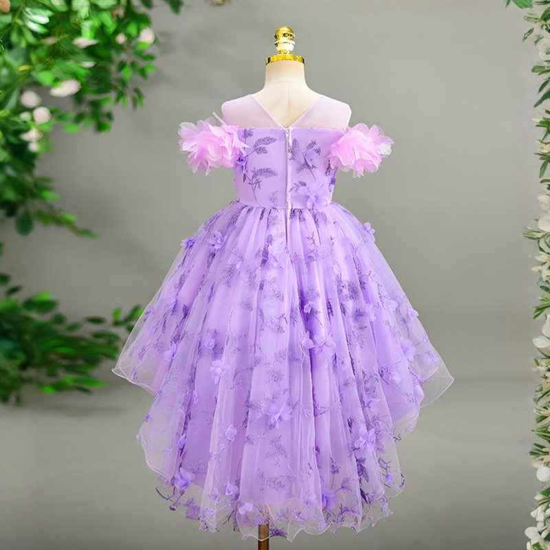 فساتين ميدي بدون أكمام مزينة بتطريز شبكي ووردة مقسمة - image 7