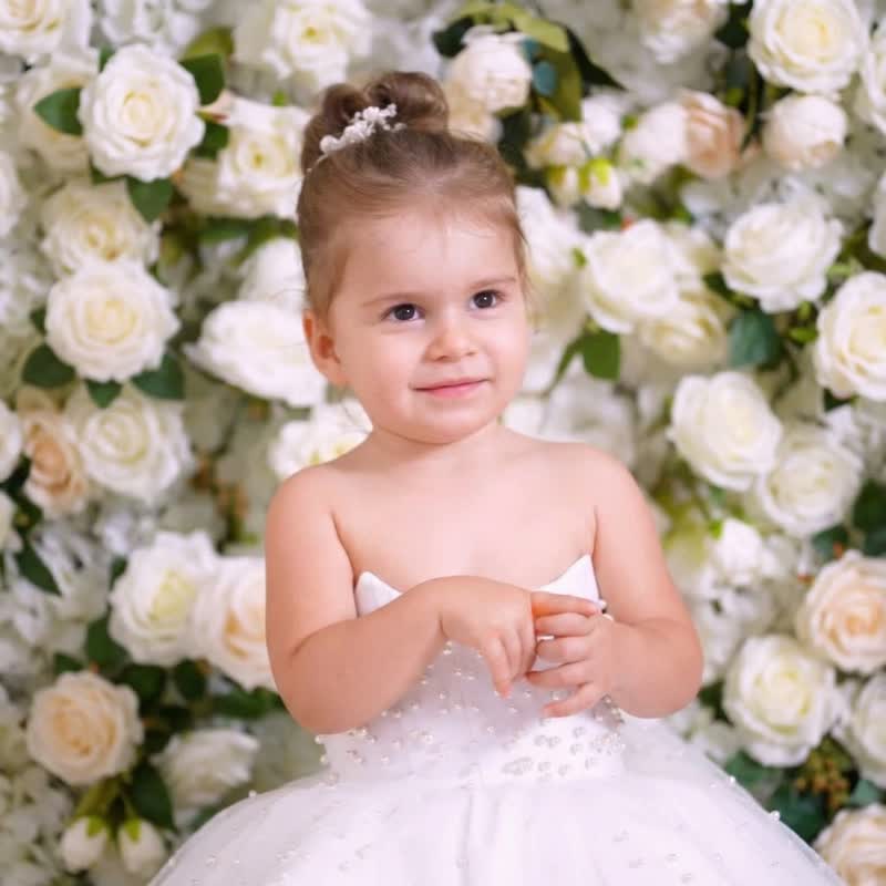 فساتين قصيرة بدون أكمام من الساتان واللؤلؤ - image 6