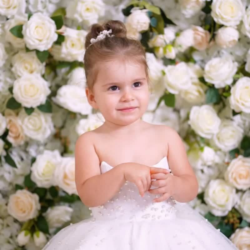 فساتين قصيرة بدون أكمام من الساتان واللؤلؤ - image 6