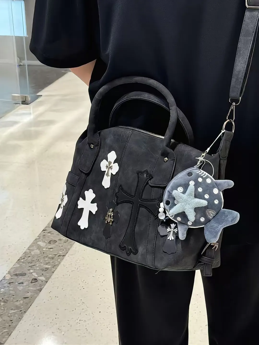 V系 バッグ メンズ モード系 ミニバッグ オラオラ系 ショルダーバッグ PUレザー 十字架 クロス 派手 alcw ミリタリーバッグ 変形 BAG ユニセックス 男 鞄 個性的 お兄系 ヴィジュアル系 ファッション 衣装 ホスト スーツ レディース おしゃれ オシャレ