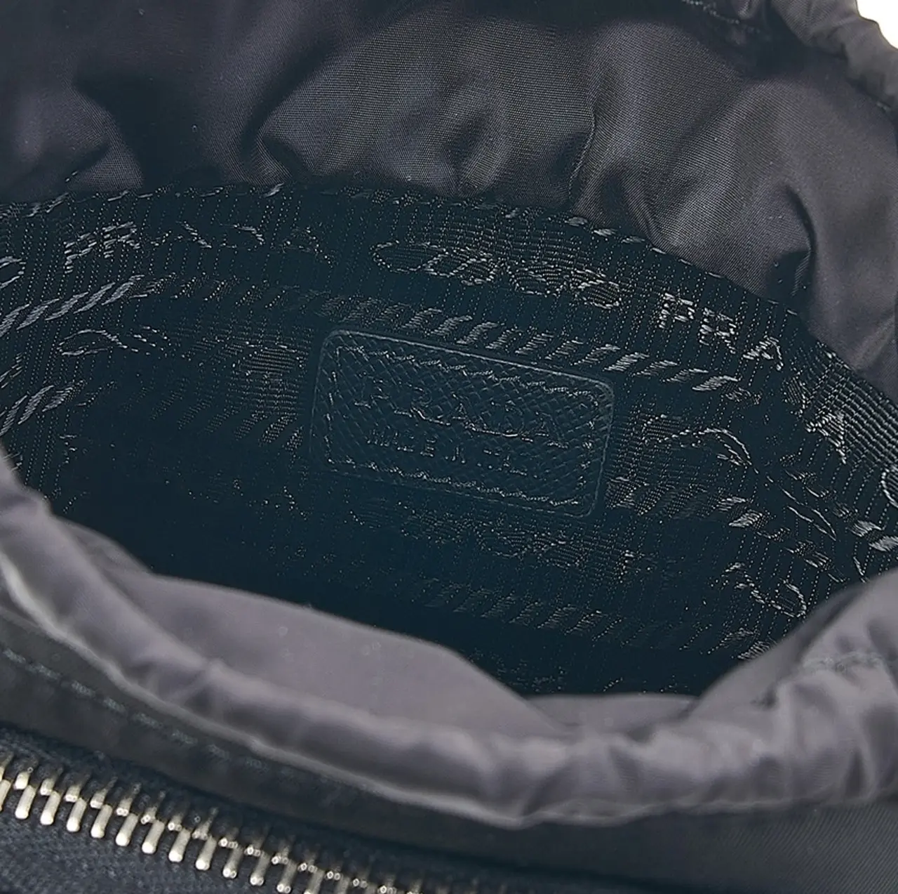 PRADA Re-Nylon スマホケース ショルダーバッグ☆