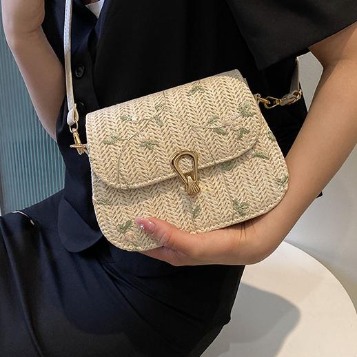 ストロー編みの清楚なショルダーバッグ