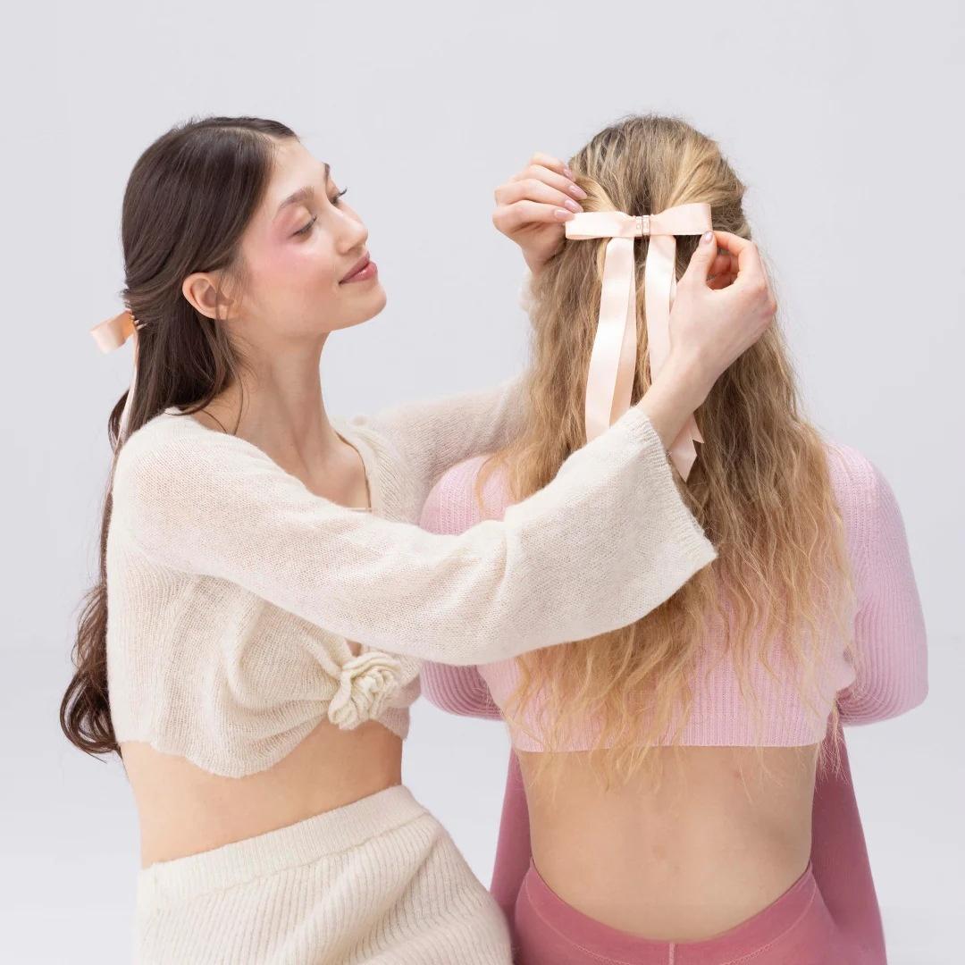 🎀 Разделяща се панделка за коса, с различни цветове за избор!