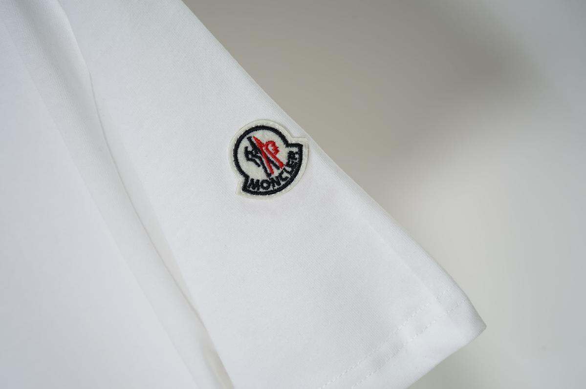 【Moncler 】（モンクレール）男女兼用、ご好評に付き再入荷！